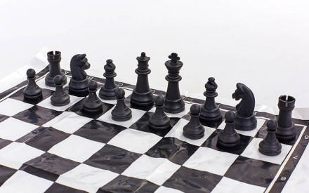 Шахові фігури пластикові з полотном для ігор IG-3105C