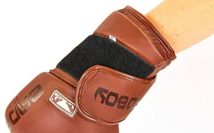 Рукавички боксерські шкіряні Bad Boy VL-6618-BR (10-14oz)