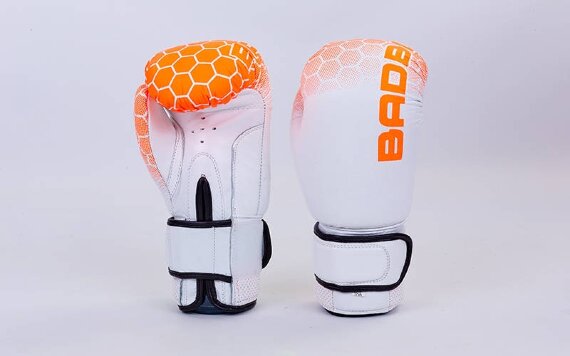 Перчатки боксерские кожаные BAD BOY MA-5434-W-1 (10-12oz)