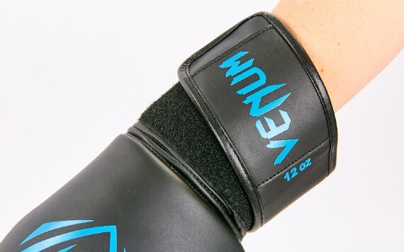 Перчатки боксерские Venum BO-8351-BKB черный-синий